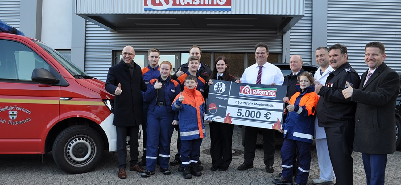 5.000 Euro Spende für Jugendfeuerwehr Meckenheim dank Rastings „Feuerwehrbratwurst“